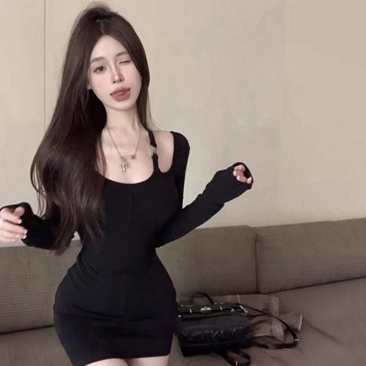 피어니스트 숄더 스트랩 슬림 원피스